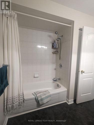 Full Bath Shower - 17B - 6010 Red Willow Drive, Ottawa, ON 