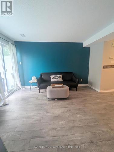 Living room - 17B - 6010 Red Willow Drive, Ottawa, ON 