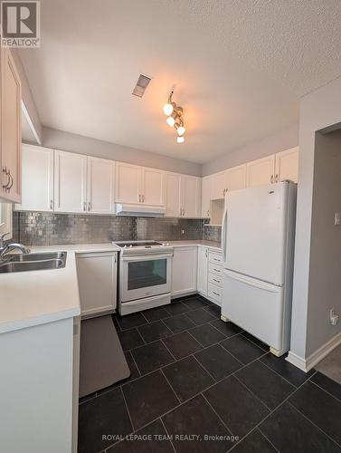 Kitchen - 17B - 6010 Red Willow Drive, Ottawa, ON 