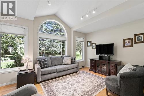 5 Eastview Place, New Hamburg, ON 