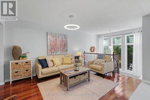 160 Deercroft Avenue, Ottawa, ON 