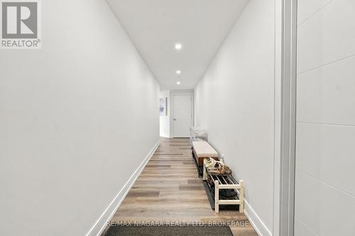 Entry foyer with two closets (storage and coat) - 509B - 300B Fourth Avenue, St. Catharines (Ridley), ON 