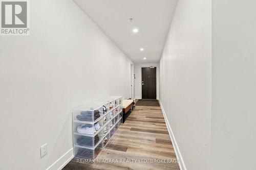 Entry foyer with two closets (storage and coat) - 509B - 300B Fourth Avenue, St. Catharines (Ridley), ON 