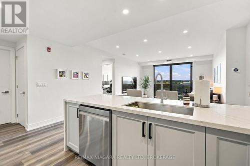 Open-concept kitchen and living space - 509B - 300B Fourth Avenue, St. Catharines (Ridley), ON 