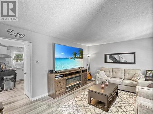 7 ACTON CRESCENT , London South (South Y), Ontario N6E 1W6 4