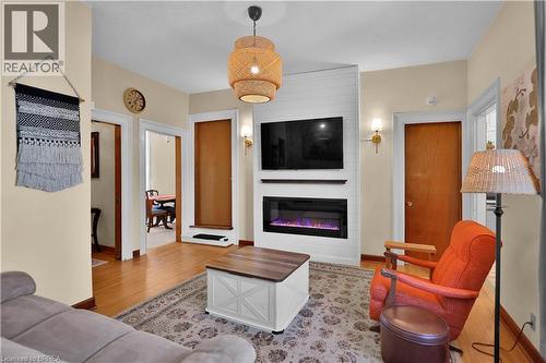7 Halls Avenue, Brantford, ON 