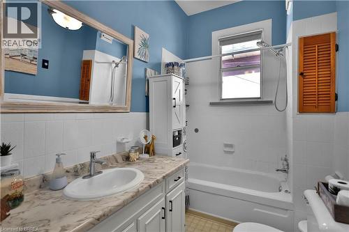 Main 4-Piece Bathroom - 7 Halls Avenue, Brantford, ON 