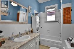 Main 4-Piece Bathroom - 
