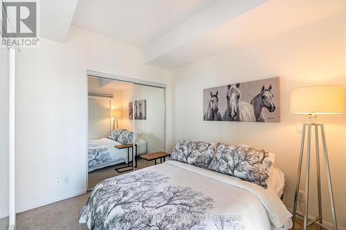 2307 - 832 BAY STREET , Toronto, Ontario M5S 1Z6 3
