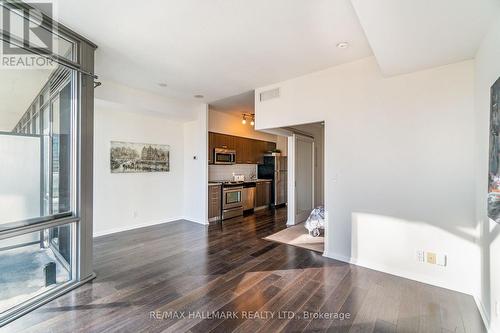 2307 - 832 BAY STREET , Toronto, Ontario M5S 1Z6 4
