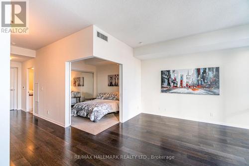 2307 - 832 BAY STREET , Toronto, Ontario M5S 1Z6 5
