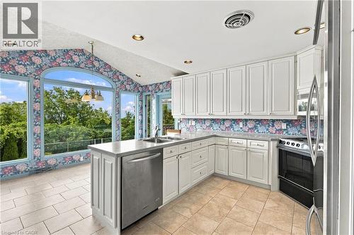26 Leslie Drive, Hamilton, ON 
