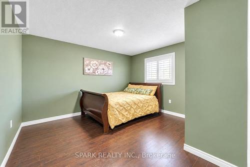 4 Cutts Crescent, Hamilton, ON 