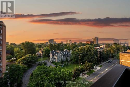 8A - 400 Laurier Street E, Ottawa, ON 