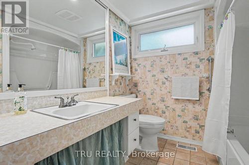 Full Bath Main Floor - 1174 Cameo Drive, Ottawa, ON 