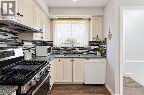 33 Bellingham Drive, Hamilton, ON 