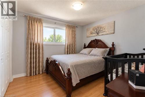 33 Bellingham Drive, Hamilton, ON 