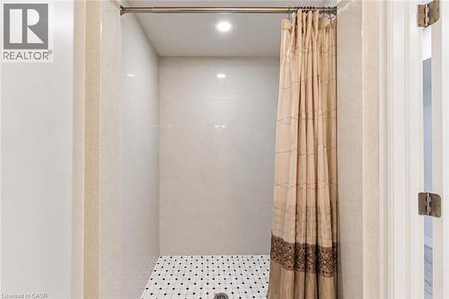 33 Bellingham Drive, Hamilton, ON 