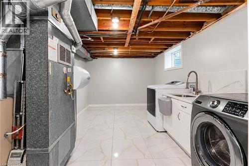 33 Bellingham Drive, Hamilton, ON 