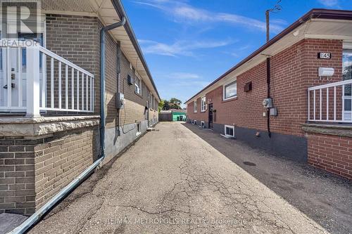 MAIN - 147 VODDEN STREET E , Brampton, Ontario L6V 1M6 3
