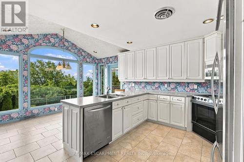 26 Leslie Drive, Hamilton, ON 