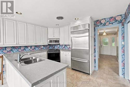 26 Leslie Drive, Hamilton, ON 
