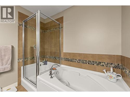 Soaker tub and separate shower. - 3545 Carrington Road Unit# 108, West Kelowna, BC 