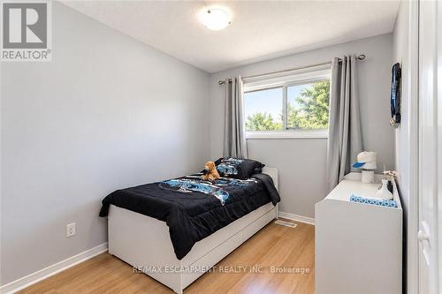33 Bellingham Drive, Hamilton, ON 