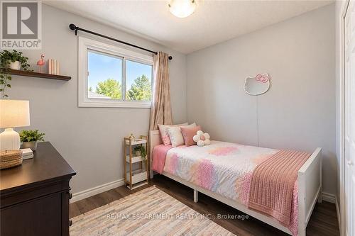 33 Bellingham Drive, Hamilton, ON 
