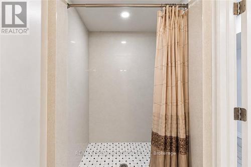 33 Bellingham Drive, Hamilton, ON 