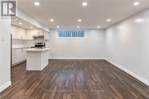 33 Bellingham Drive, Hamilton, ON 