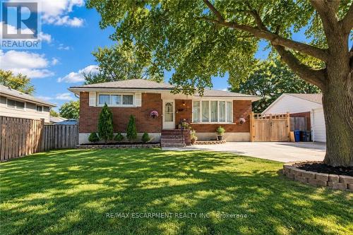 33 Bellingham Drive, Hamilton, ON 