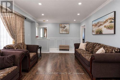 33 Bellingham Drive, Hamilton, ON 