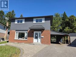 926 IVY COURT Oshawa, ON L1H 1S4