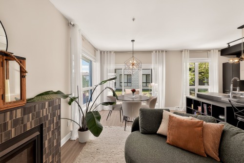Salon - 103-425 Av. De La Belle-Dame, La Prairie, QC 