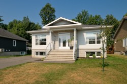 109 Rue Guillotte Cowansville, QC J2K 0K7