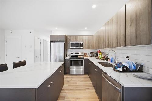 Upper 2 bed 1 bath suite - 583 Cote Street, Winnipeg, MB 