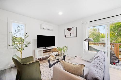 Upper 2 bed 1 bath suite - 583 Cote Street, Winnipeg, MB 