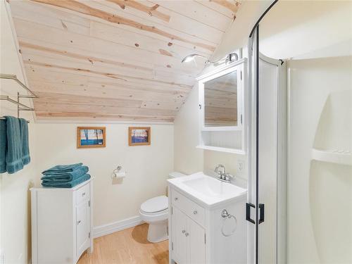 full bathroom in suite - 9 Pine Street, St Clements, MB 