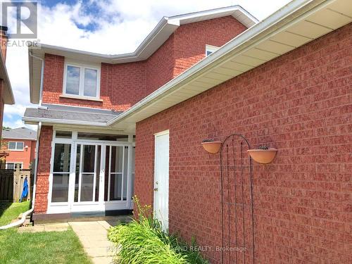 375 PICKERING CRESCENT , Newmarket, Ontario L3Y 8G8 2