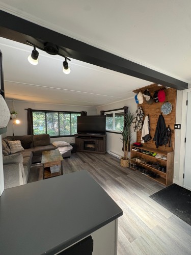 Salon - 4500 Rue Paré, Rawdon, QC 