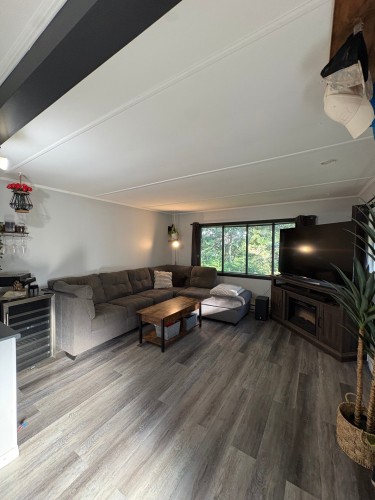 Salon - 4500 Rue Paré, Rawdon, QC 
