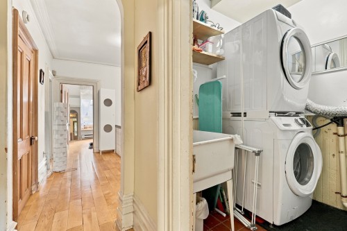 Salle de lavage - 1031  - 1033 Rue St-Hubert, Montréal (Ville-Marie), QC 