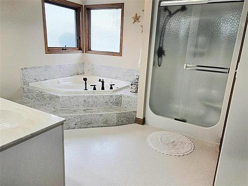 106 River Dr, Selkirk, MB 