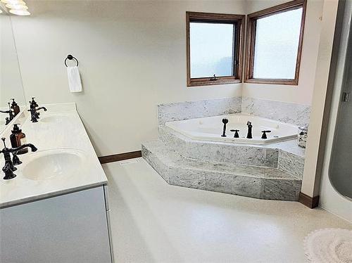 106 River Dr, Selkirk, MB 