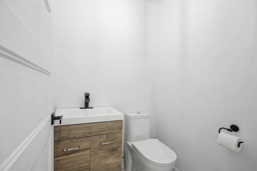 Salle d'eau - 52 Boul. St-Luc, Saint-Jean-Sur-Richelieu, QC 