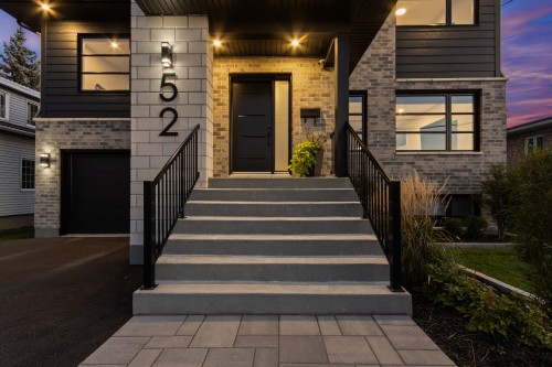 Entrée extérieure - 52 Boul. St-Luc, Saint-Jean-Sur-Richelieu, QC 