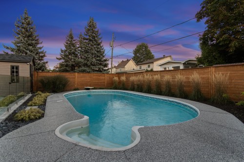 Piscine - 52 Boul. St-Luc, Saint-Jean-Sur-Richelieu, QC 