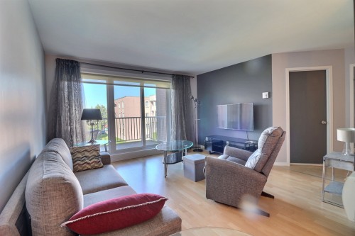 Salon - 304-1923 Rue Des Hiboux, Saguenay (Chicoutimi), QC 