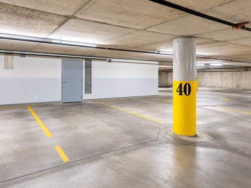 Garage - 502-6600 Boul. Henri-Bourassa O., Montréal (Saint-Laurent), QC 